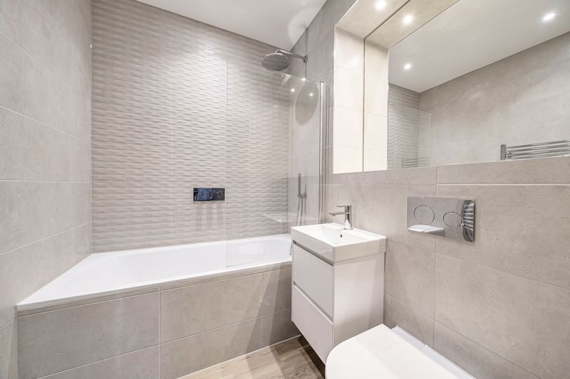 Family bathroom- click for photo gallery